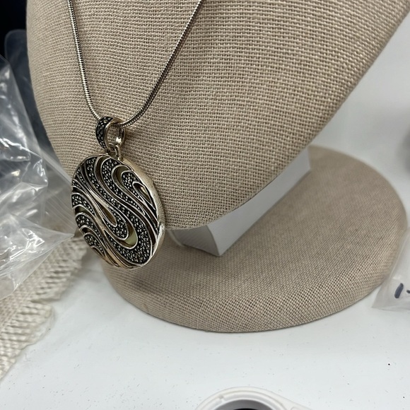 Vintage Sterling Silver Marcasite & MOP Swirl Pendant Necklace 16" - Picture 5 of 17